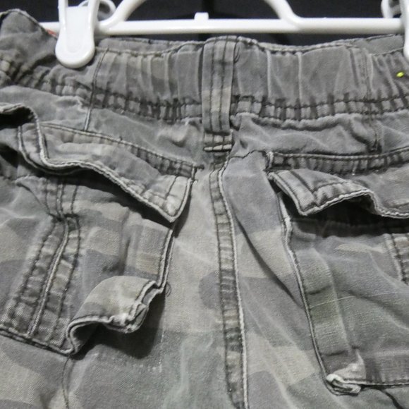 VF JEANSWEAR | 7 Regular | Camouflage / Camo | Cargo Shorts | Snap Buttons | GUC - Picture 10 of 12